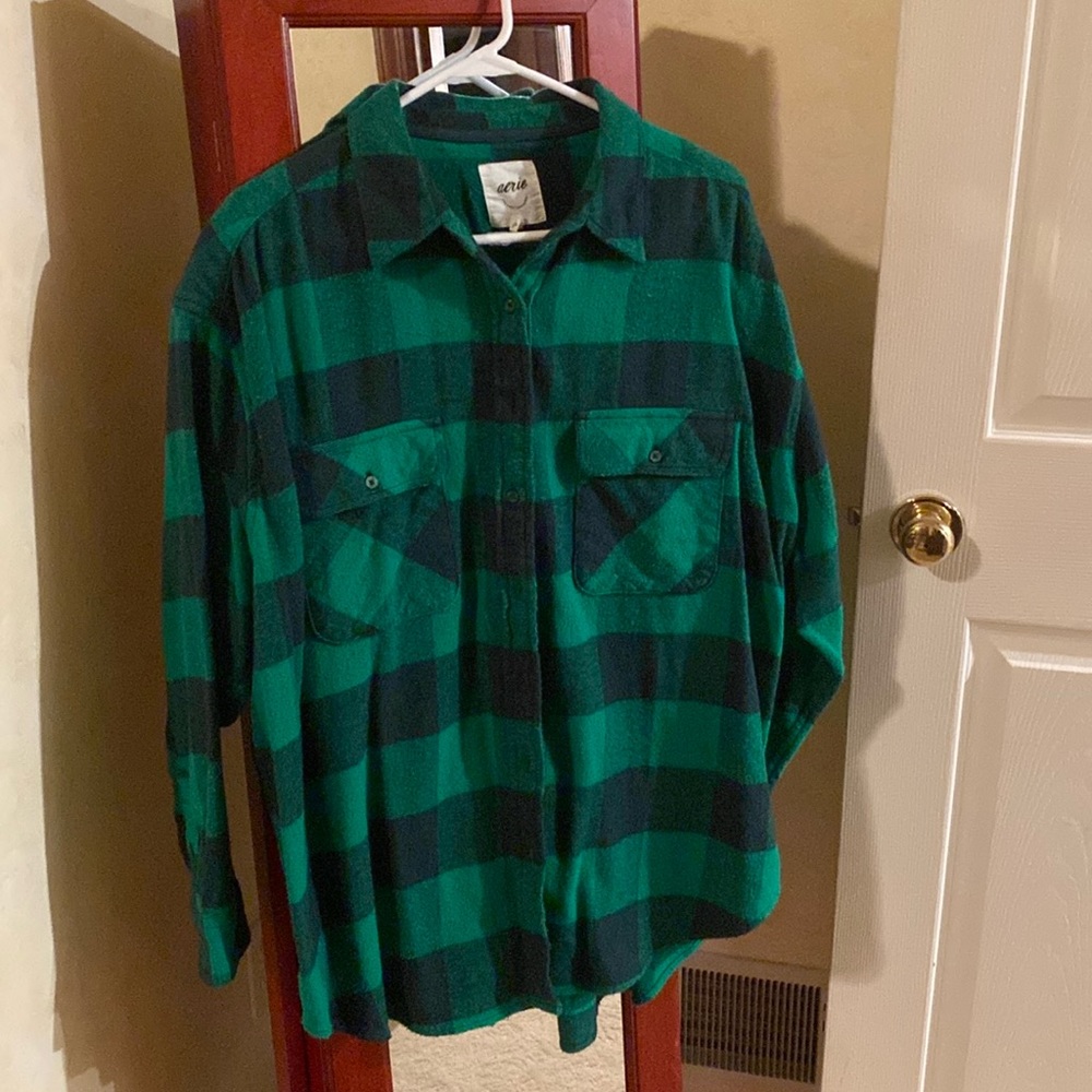 American Eagle, green and black plaid flannel button-down shirt